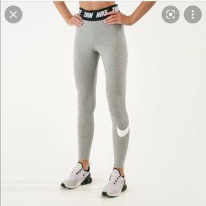 Nike sportswear club high waisted leggings